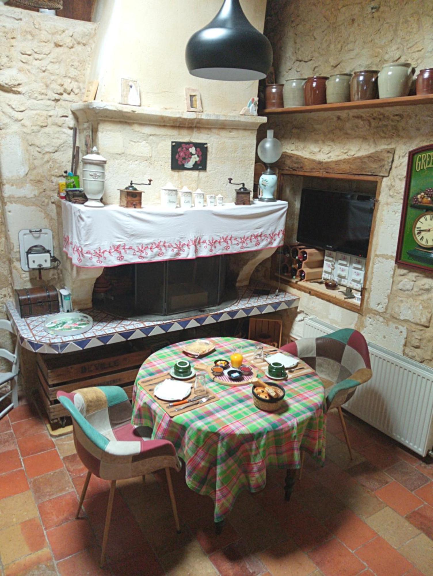 La Girondine Bed & Breakfast Galgon ภายนอก รูปภาพ