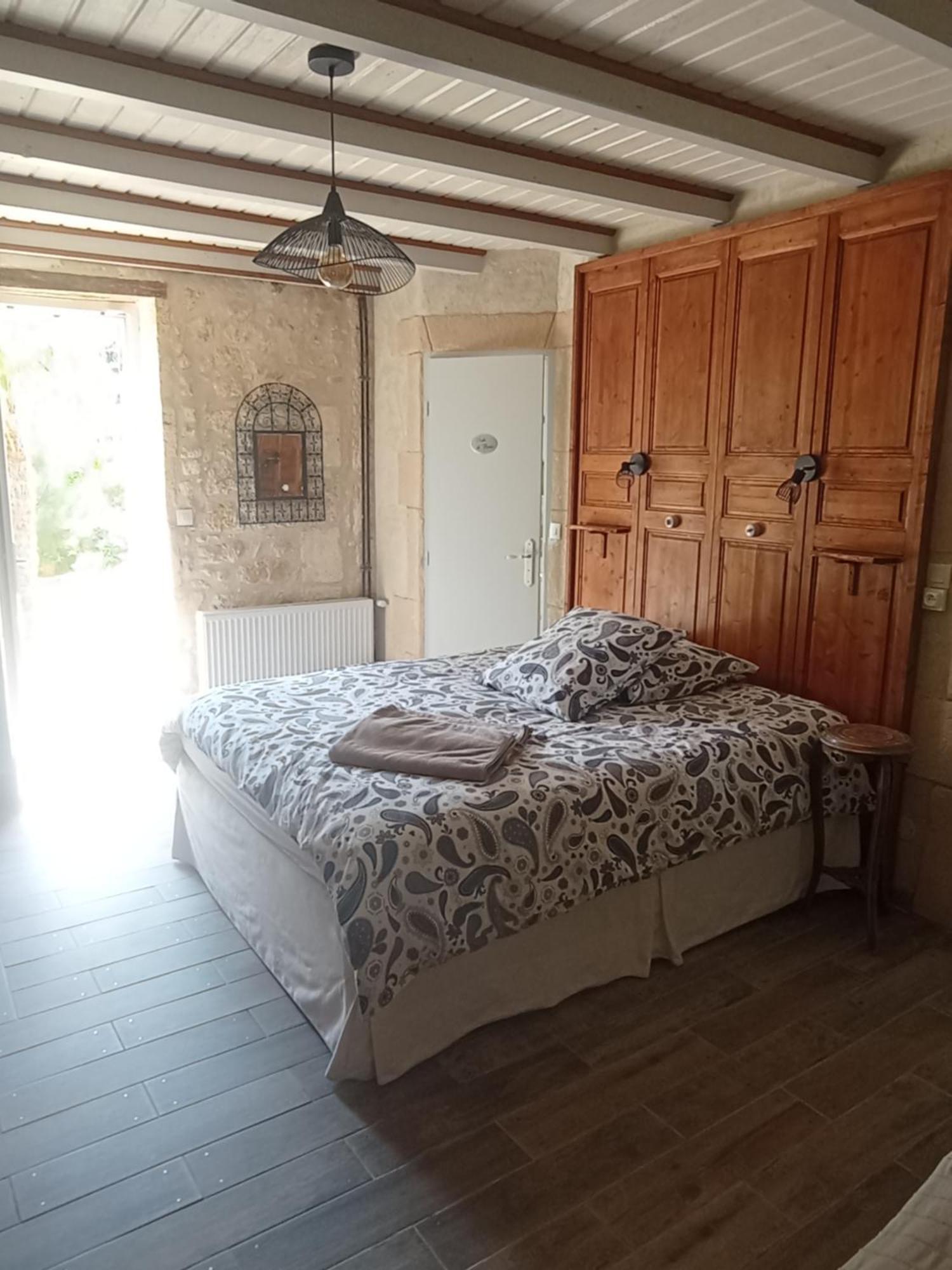 La Girondine Bed & Breakfast Galgon ภายนอก รูปภาพ