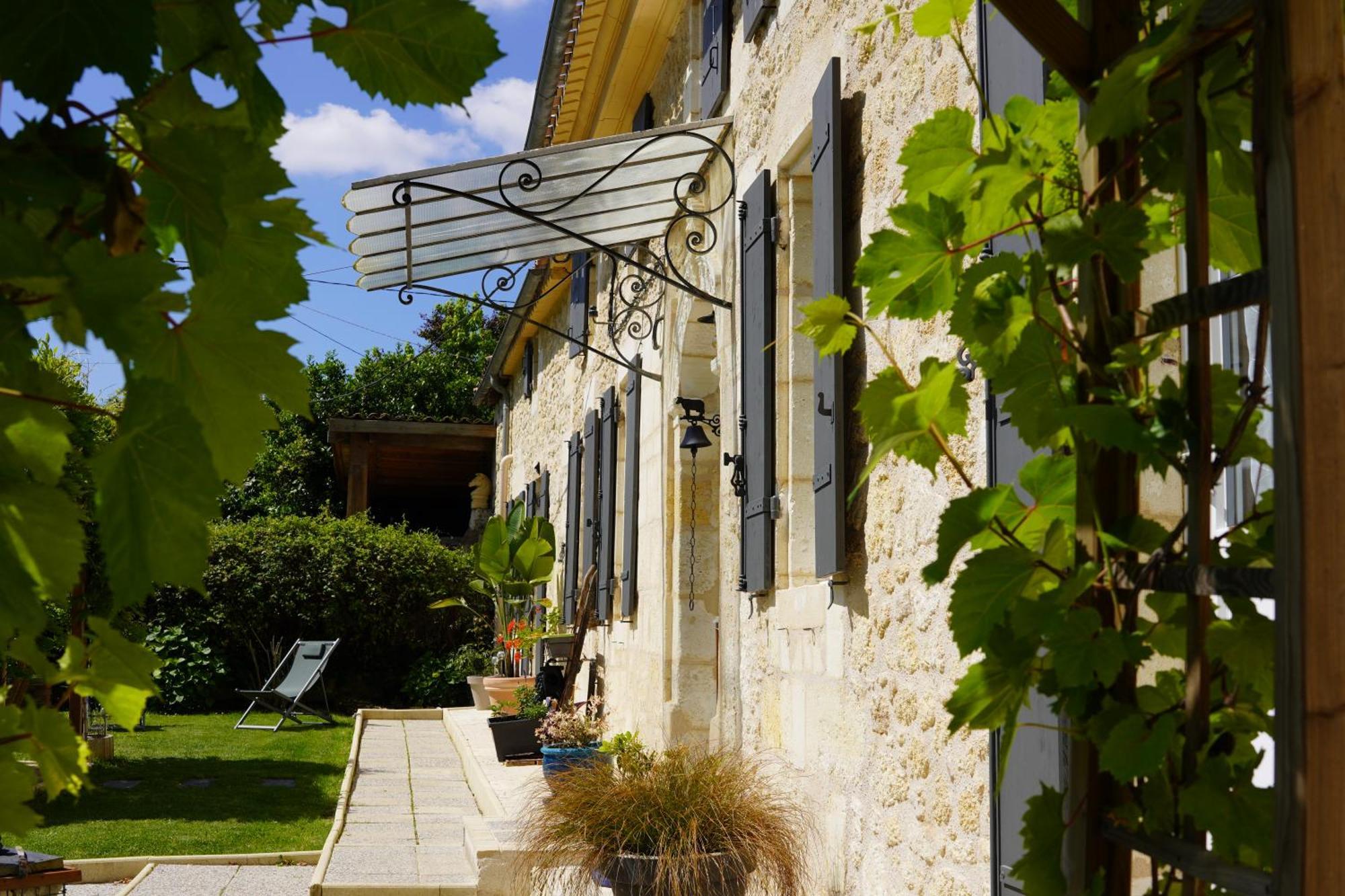 La Girondine Bed & Breakfast Galgon ภายนอก รูปภาพ