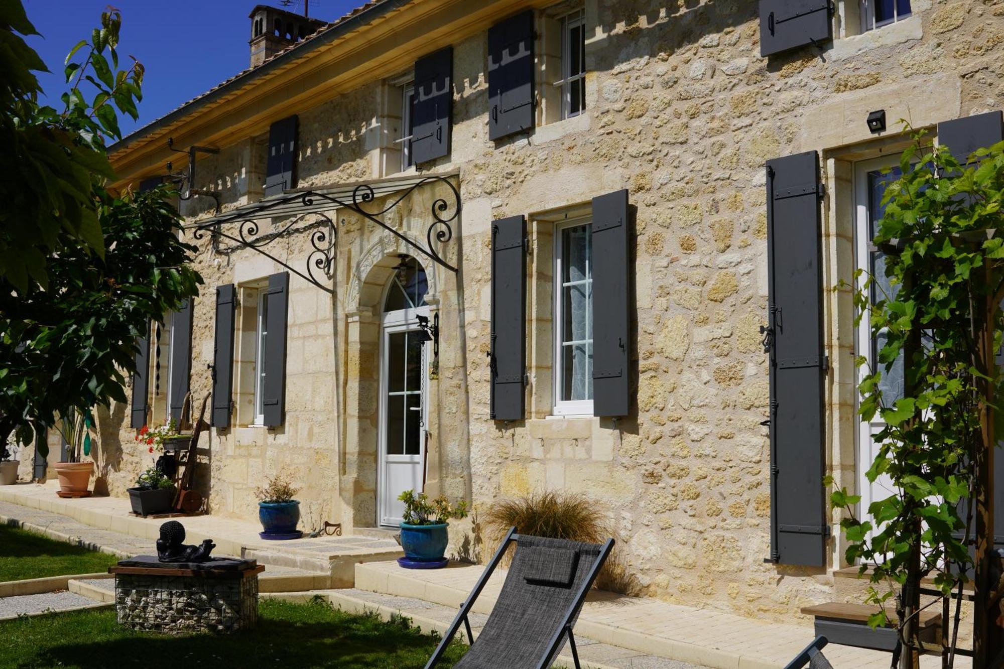 La Girondine Bed & Breakfast Galgon ภายนอก รูปภาพ